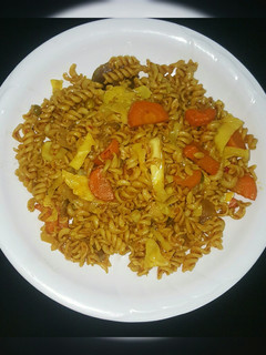 A picture of Stir fry veggies macaroni.