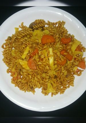 A picture of Stir fry veggies macaroni.