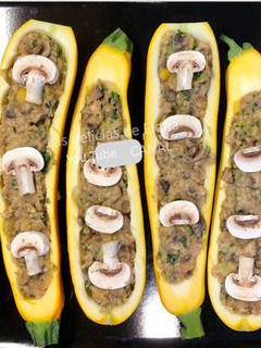 Una foto de El calabacín relleno con champiñones al horno
