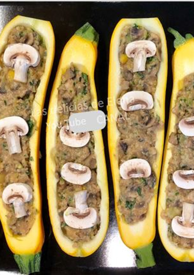 Una foto de El calabacín relleno con champiñones al horno