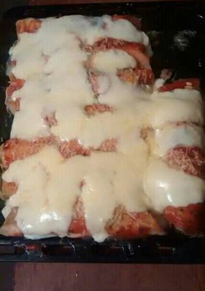 Una foto de Canelones con relleno de jamón y queso
