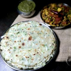 A picture of Cabbage akki roti.