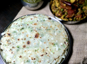 A picture of Cabbage akki roti.