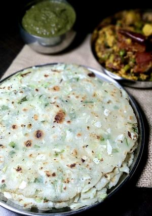 A picture of Cabbage akki roti.