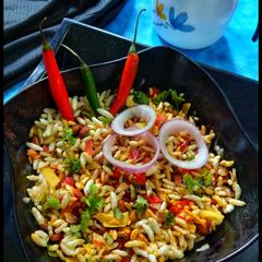 A picture of Churmuri.