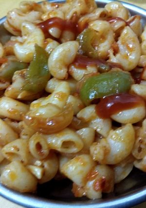 A picture of Saucy macroni.