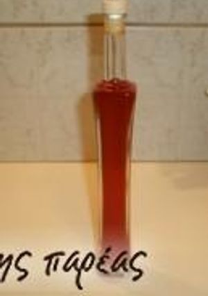 A picture of Cinnamon liqueur from Crete.