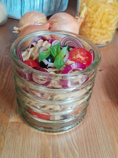 Foto principal de Ensalada de pasta con atún y cebolla morada