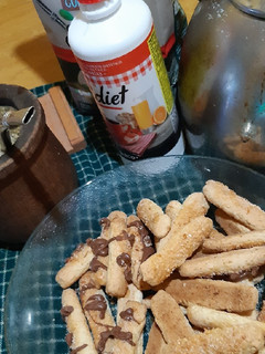 Una foto de Palitos de limón y coco (algunos colados son con chocolate 😁)