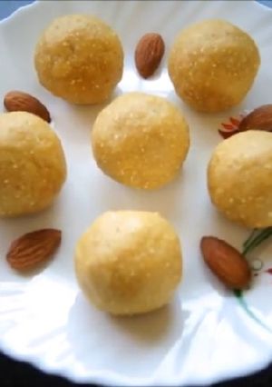 લાડુ(Ladoo Recipe in Gujarati) રેસીપી મુખ્ય ફોટો