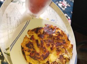 Una foto de Panqueques de Manzanas con Batido de Frutillas