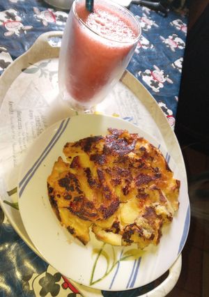 Una foto de Panqueques de Manzanas con Batido de Frutillas
