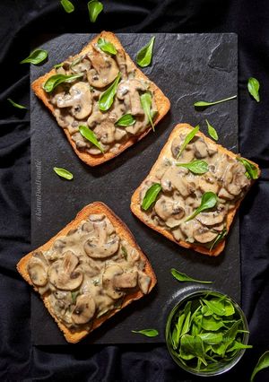 A picture of Creamy Mushroom and Spinach Toast.