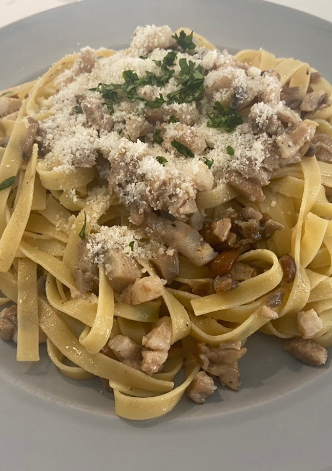 Una foto de Spaghetti de huevo al funghi porcini