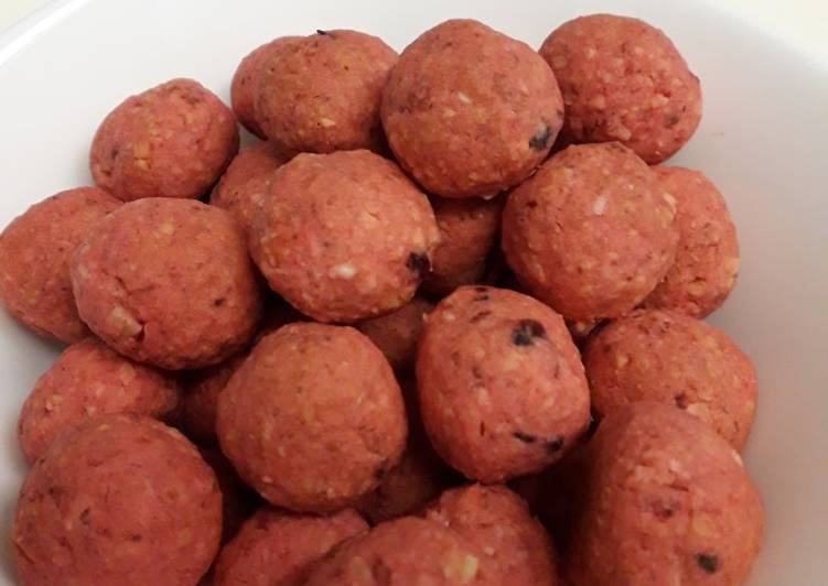 Langkah Mudah untuk Menyiapkan Almond strawberry ball (34 kalori per bola) Anti Gagal