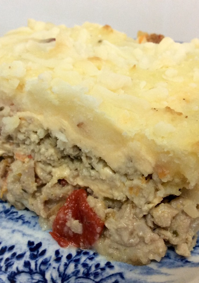 Una foto de Pastel de carne y puré de patatas al estilo inglés 🥓🥔🧀🥃