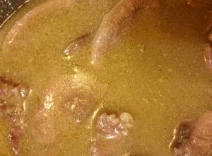 Una foto de Lengua en salsa verde