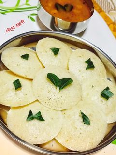 ओट्स इडली (oats Idli recipe in Hindi) रेसिपी मुख्य फोटो