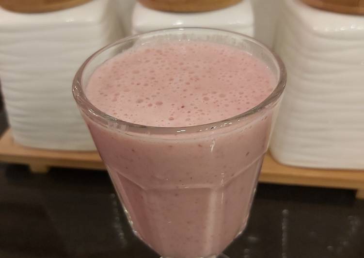 Recipe of Homemade Strawberry Milkshake