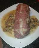 Rollo de carne relleno en salsa en la olla GM G