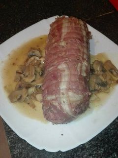 Una foto de Rollo de carne relleno en salsa en la olla GM G