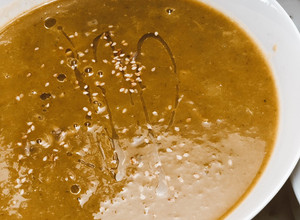 Una foto de Sopa fácil de ahuyama y espinaca en 20 minutos 👉🏾👈🏾
