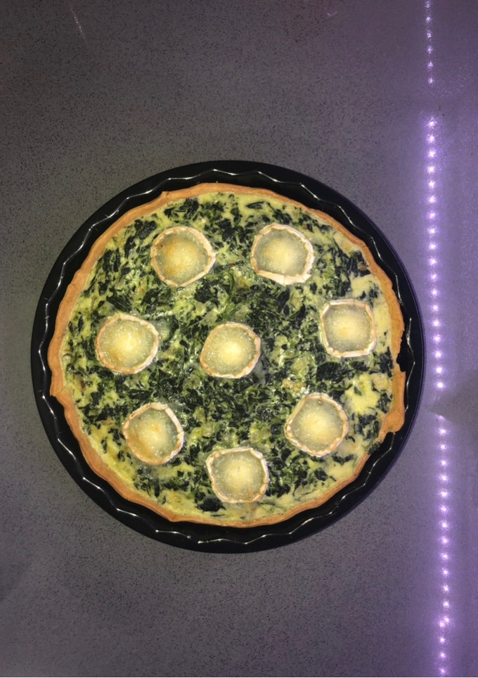 Una foto de Quiche de espinacas, cebolla y queso de cabra