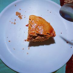 A picture of Masala chai cake.