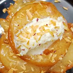 A picture of Kesar malpua.
