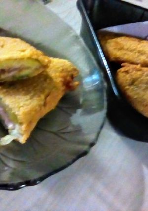 Una foto de Milanesas de berenjena 🍆...rellenas 🍖🧀