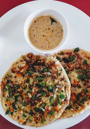 A picture of Oats vegetable uttapam.