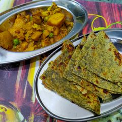 A picture of Bathua thepla.