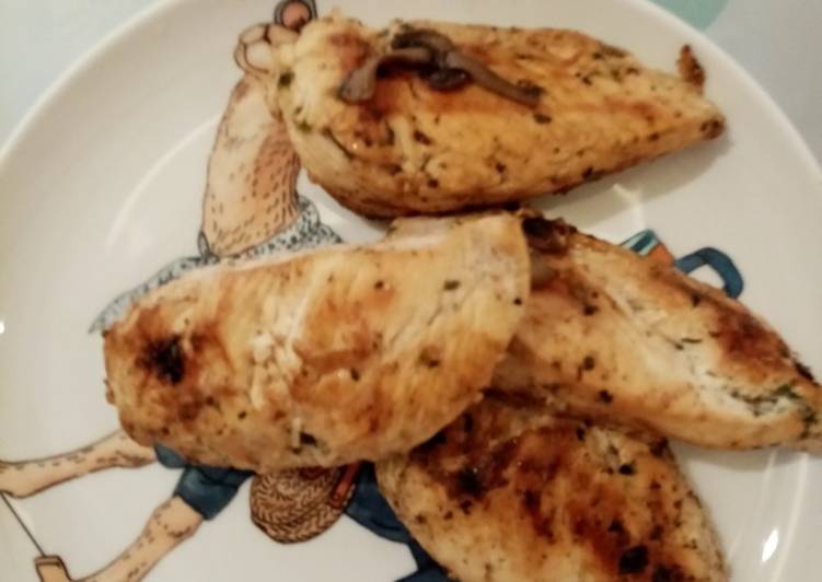 Step-by-Step Guide to Prepare Award-winning Grilled chicken 🐔