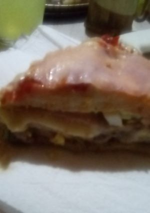 Una foto de Lomo pizza 😋😋😋