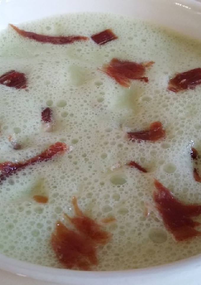Una foto de Sopa fría de melón y jamón