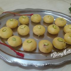 A picture of Kesar Pista Peda.