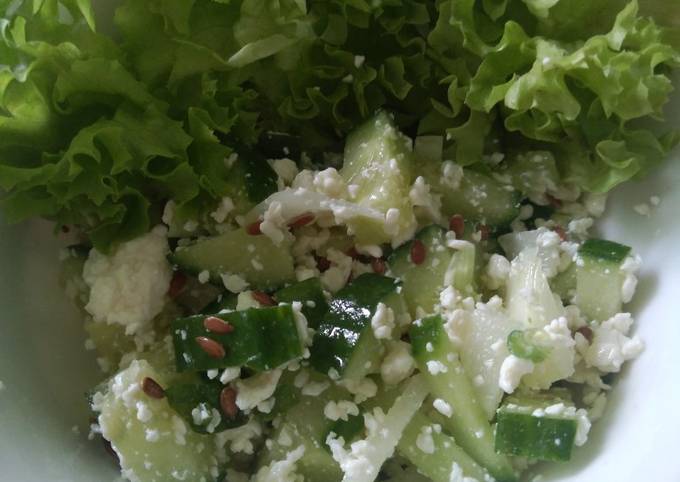 Легкий  салатик с творогом и огурцом для полезного перекуса