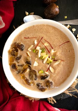 A picture of Dates & Rice Kheer / Payasam / Pudding.