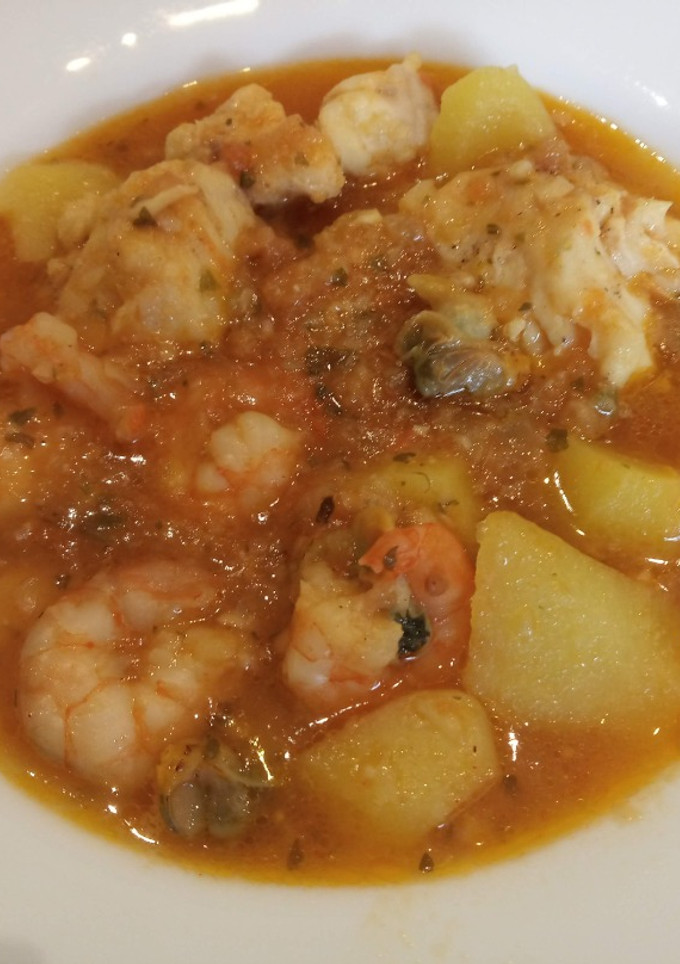 Una foto de Zarzuela de merluza y marisco