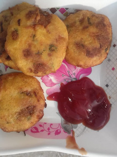 A picture of Aalu Tikki.