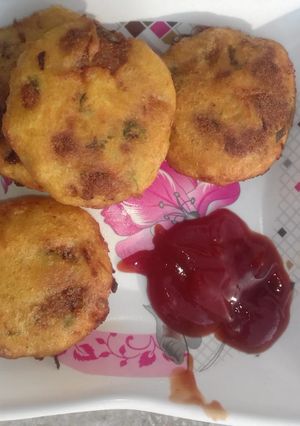 A picture of Aalu Tikki.