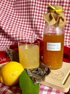 A picture of Lemon Syrup.