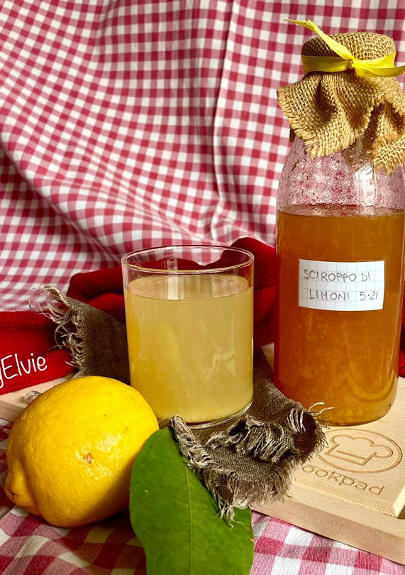 A picture of Lemon Syrup.