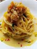 Spaghetti Ajo Ojo e Peperoncino su Crema al Gorgonzola e Tartare di Tonno