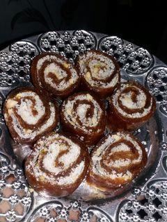 खजूर रोल (Khajoor roll recipe in hindi) रेसिपी मुख्य फोटो