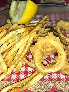 Una foto de Rabas 🦑 a la Romana con Papas 🥔 Fritas 🍟