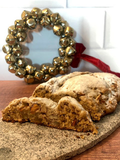 Una foto de Stollen con mazapán (Alemán)