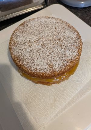 A picture of 6 inch Lemon Victoria Sponge 🎂.
