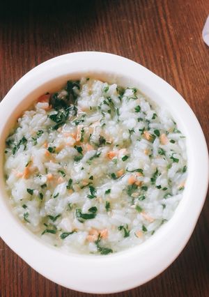 Hình của món Cháo cá hồi rau xanh.