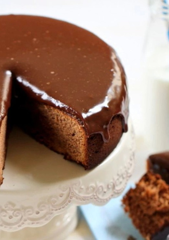 Una foto de Bizcocho con cobertura de chocolate